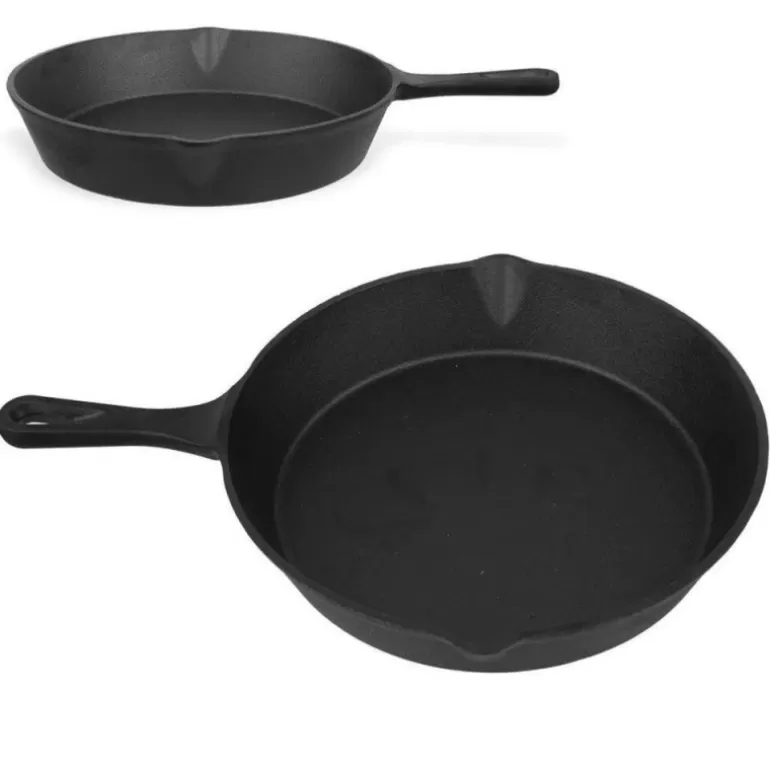 Lot de deux casseroles, poêles, poêlons en fonte<Meubles Moss Outlet