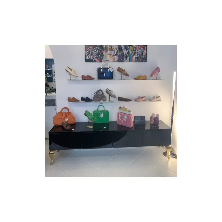 Meuble TV laqué 4 portes style baroque pieds dorés - Betty Dorée 200cm<Meubles Moss Fashion